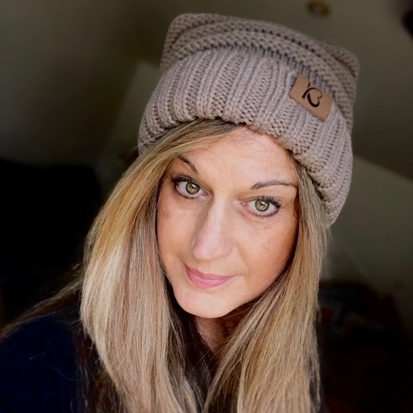 Chunk Pom Pom Cable Knit Ribbed Beanie - Picture 16 of 16